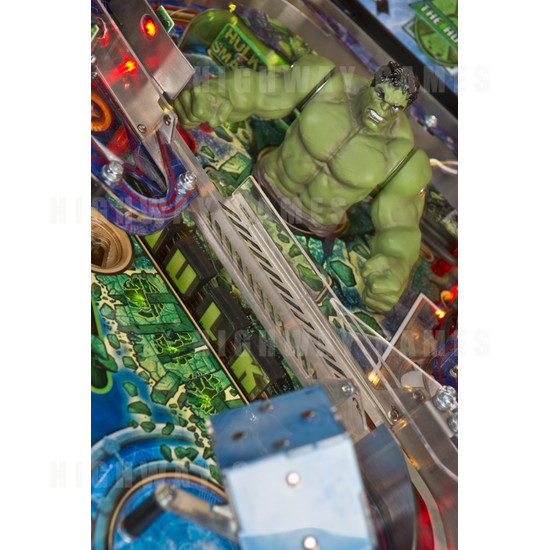 The Avengers Pro Pinball Machine - Screenshot 1